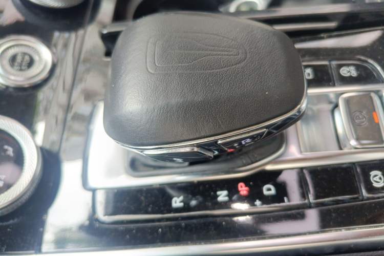 Used Hongqi H9 2020 2.0T Smart Connect Flagship Edition Gear Lever