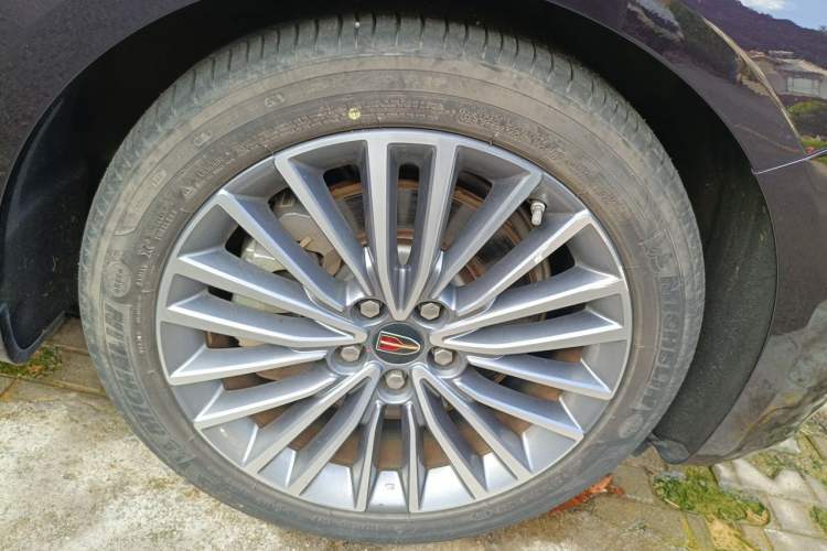 Used Hongqi H9 2020 2.0T Smart Connect Flagship Edition Right Front Wheel Hub