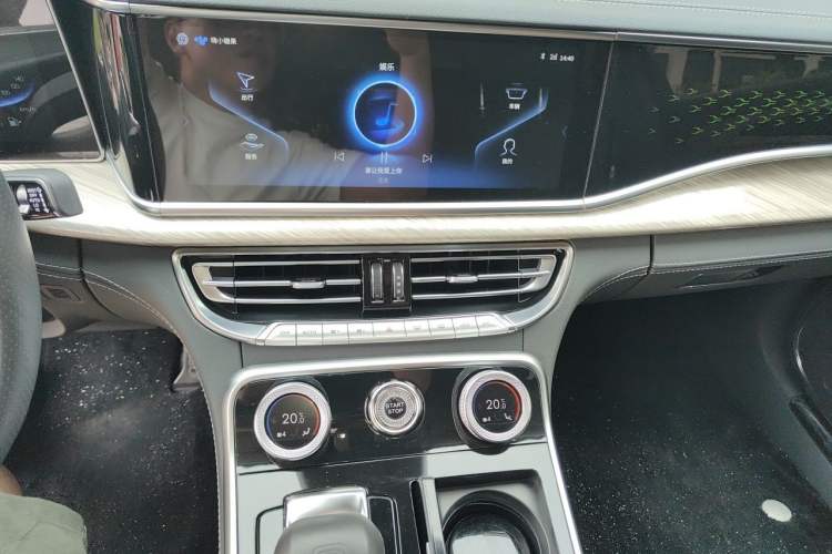 Used Hongqi H9 2020 2.0T Smart Connect Flagship Edition Audio And AC Panel