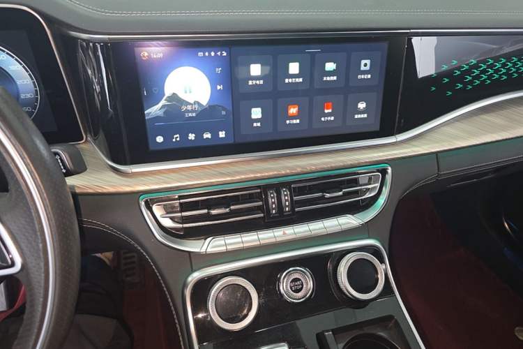 Used Hongqi H9 2020 Revised Version 2.0T Smart Connect Flagship Edition Audio And AC Panel