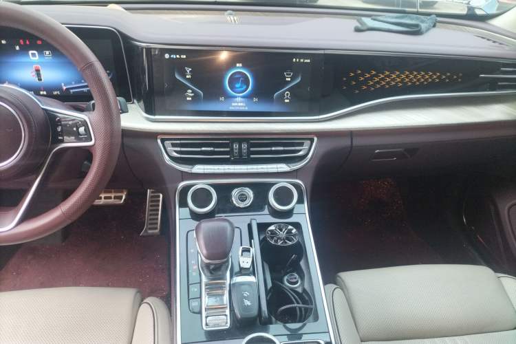 Used Hongqi H9 2020 Revised Version 2.0T Smart Connect Flagship Edition Audio And AC Panel