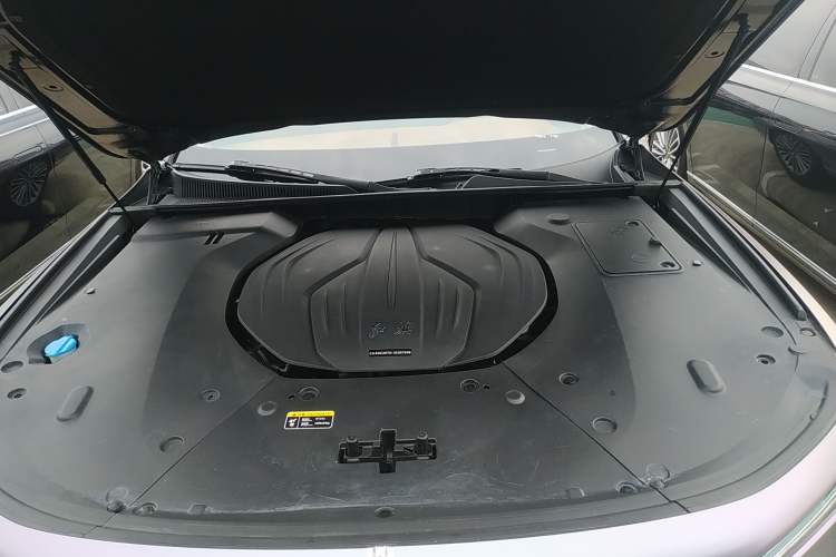 Used Hongqi H9 2020 2.0T Smart Connect Flagship Edition Engine Bay