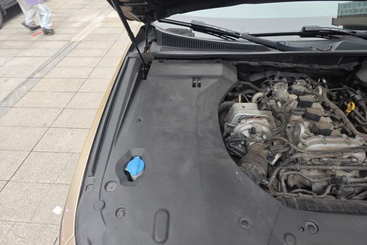 Used Hongqi H9 2020 2.0T Smart Connect Flagship Edition Engine Bay Right