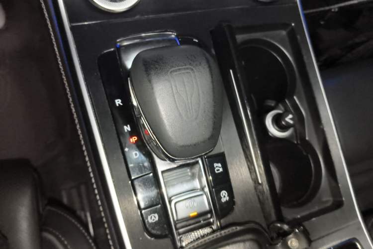 Used Hongqi H9 2020 2.0T Smart Connect Flagship Edition Gear Lever
