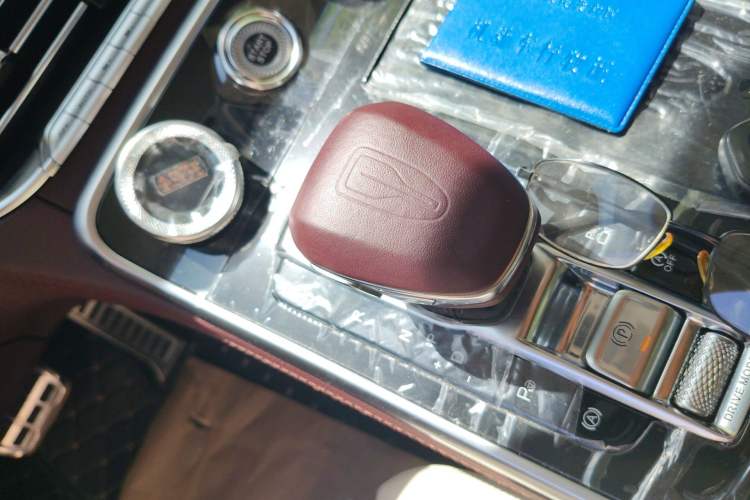 Used Hongqi H9 2020 2.0T Smart Connect Flagship Edition Gear Lever