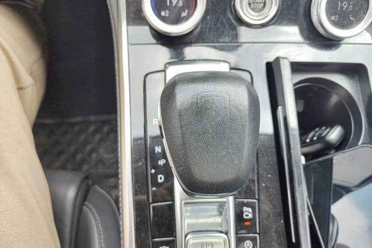 Used Hongqi H9 2020 2.0T Smart Connect Flagship Edition Gear Lever