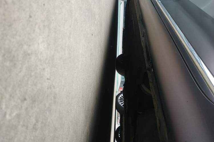 Used Hongqi H9 2020 2.0T Smart Connect Flagship Edition Left Side Sill