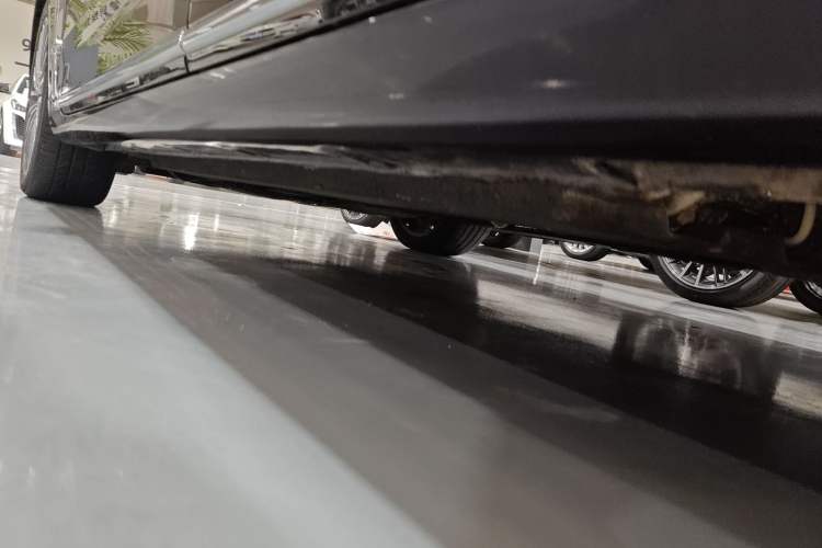 Used Hongqi H9 2020 2.0T Smart Connect Flagship Edition Left Side Sill