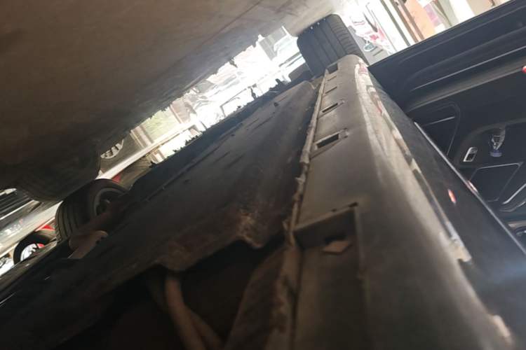 Used Hongqi H9 2020 2.0T Smart Connect Flagship Edition Left Side Sill