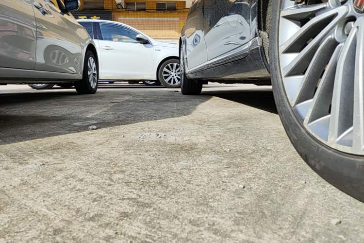 Used Hongqi H9 2020 2.0T Smart Connect Flagship Edition Left Side Sill