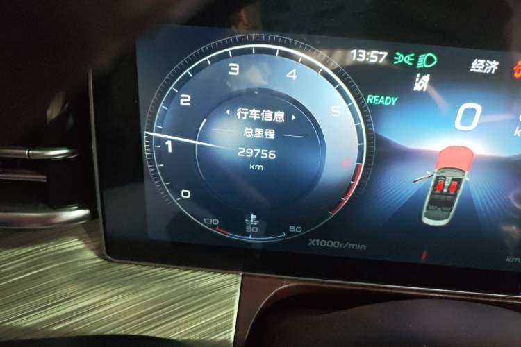 Used Hongqi H9 2020 2.0T Smart Connect Flagship Edition Odometer Close Up