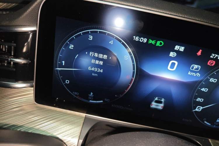 Used Hongqi H9 2020 3.0T Smart Connect Flagship Edition Odometer Close Up