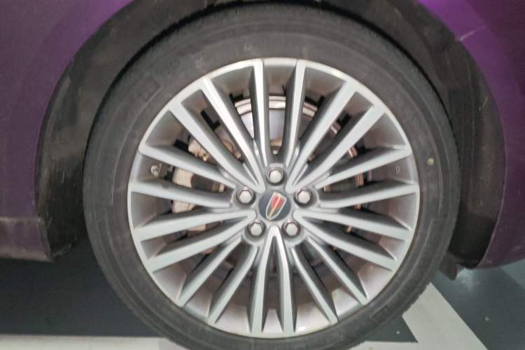 Used Hongqi H9 2020 2.0T Smart Connect Flagship Edition Right Front Wheel Hub