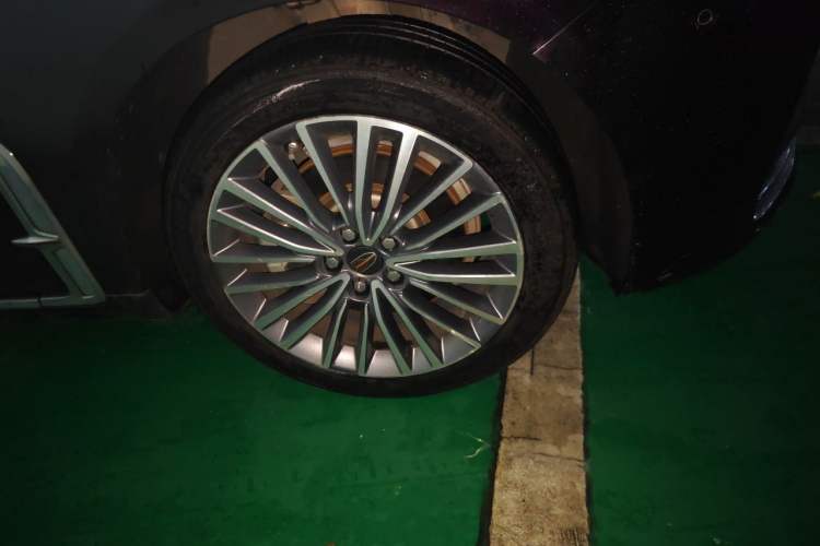Used Hongqi H9 2020 3.0T Smart Connect Flagship Edition Right Front Wheel Hub