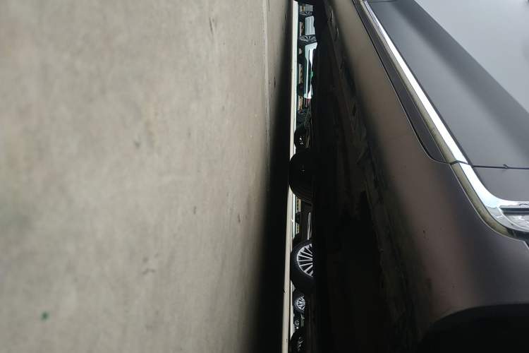 Used Hongqi H9 2020 2.0T Smart Connect Flagship Edition Right Side Sill