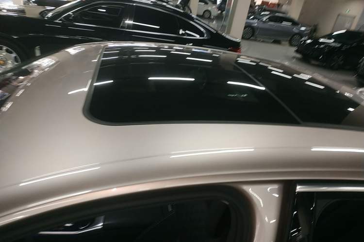 Used Hongqi H9 2020 3.0T Smart Connect Flagship Four-Seat Version Roof