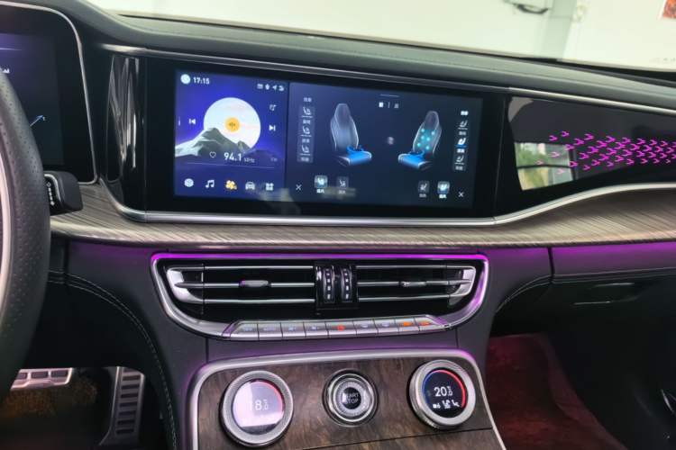 Used Hongqi H9 2020 2.0T Smart Connect Flagship Edition Audio And AC Panel