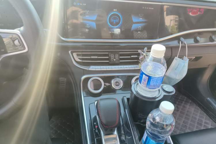 Used Hongqi H9 2020 2.0T Smart Connect Flagship Edition Audio And AC Panel