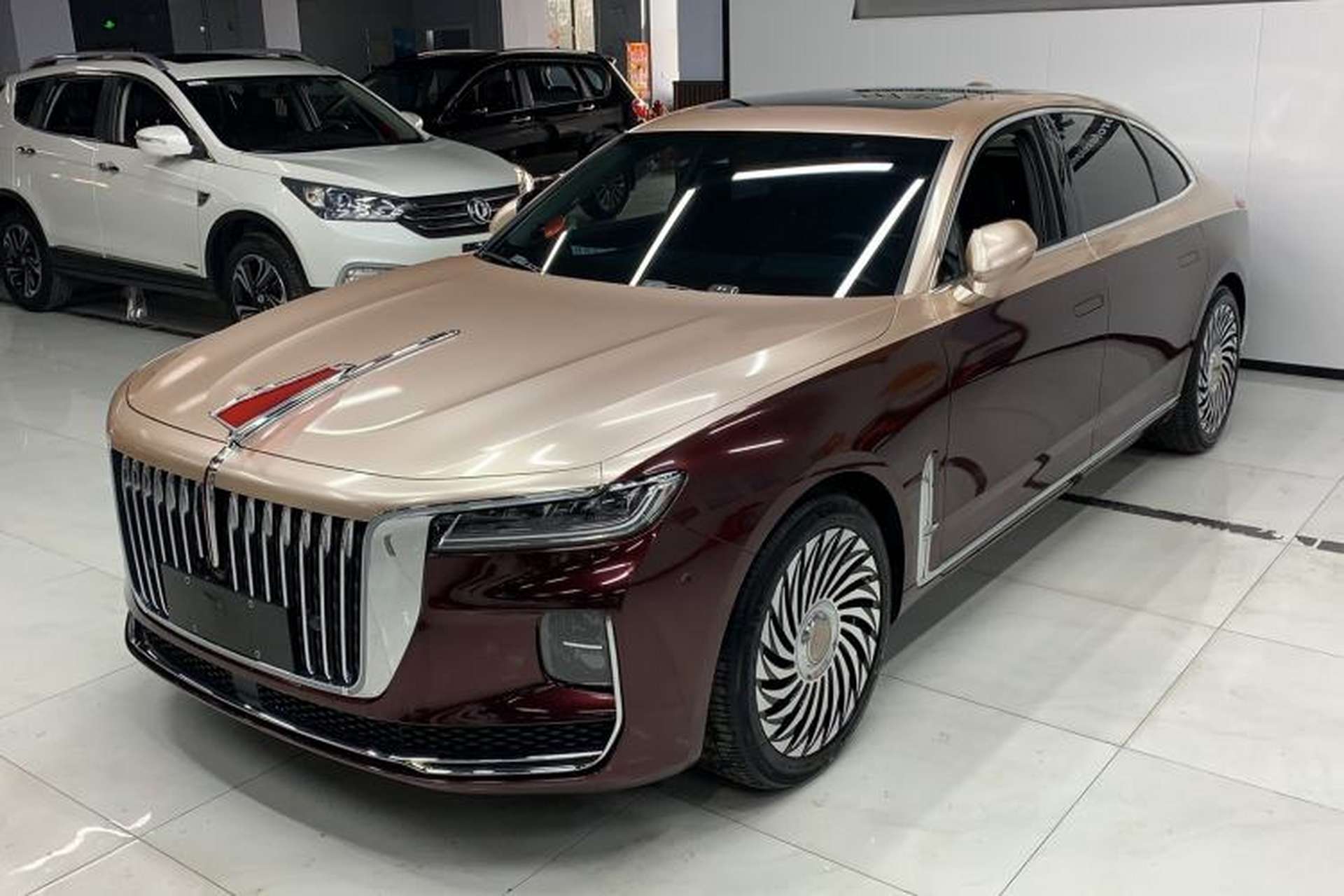 Used Hongqi H9 2020 2.0T Smart Connect Flagship Edition Front Left 45 Deg
