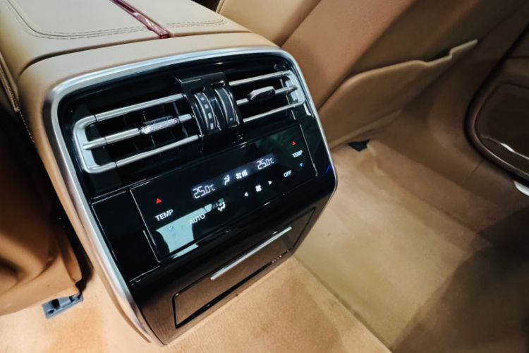 Used Hongqi H9 2020 2.0T Smart Connect Flagship Edition Interior 8