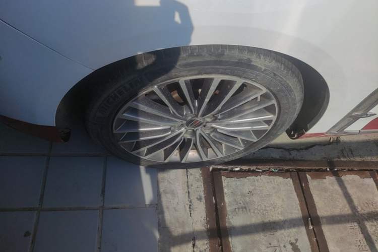 Used Hongqi H9 2020 2.0T Smart Connect Flagship Edition Left Front Wheel Hub