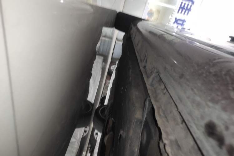 Used Hongqi H9 2020 2.0T Smart Connect Flagship Edition Right Side Sill
