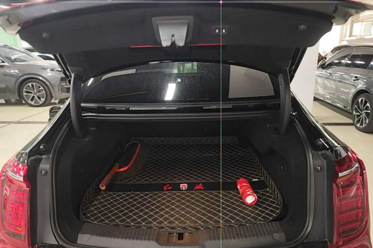 Used Hongqi H9 2020 2.0T Smart Connect Flagship Edition Trunk