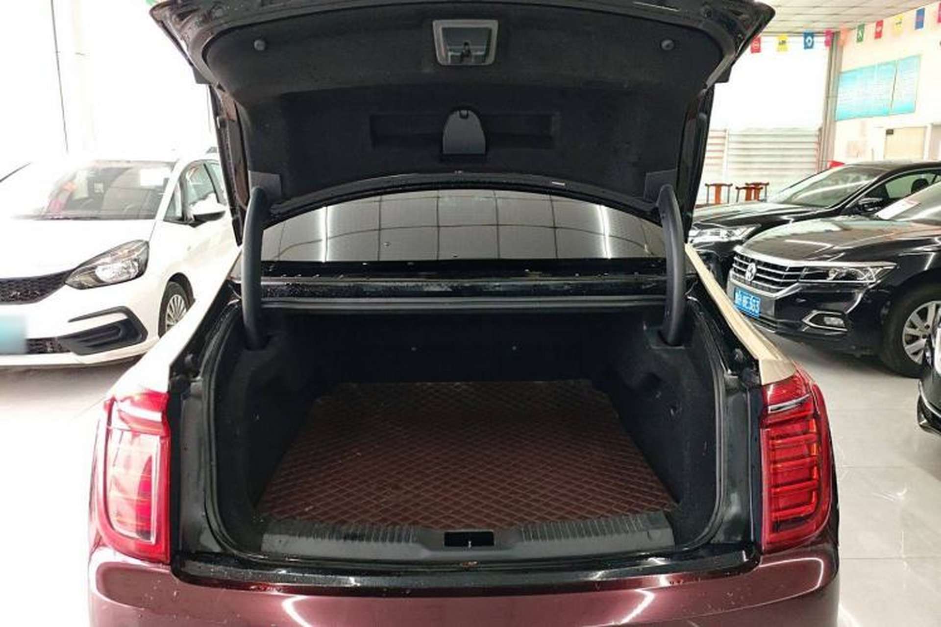 Used Hongqi H9 2020 2.0T Smart Connect Flagship Edition Trunk