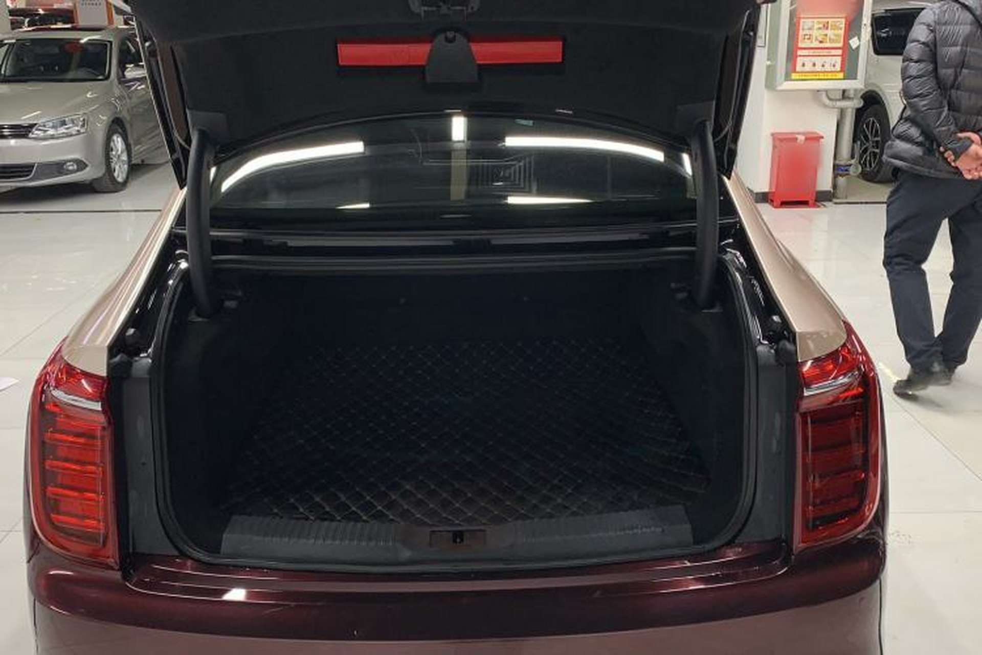 Used Hongqi H9 2020 2.0T Smart Connect Flagship Edition Trunk