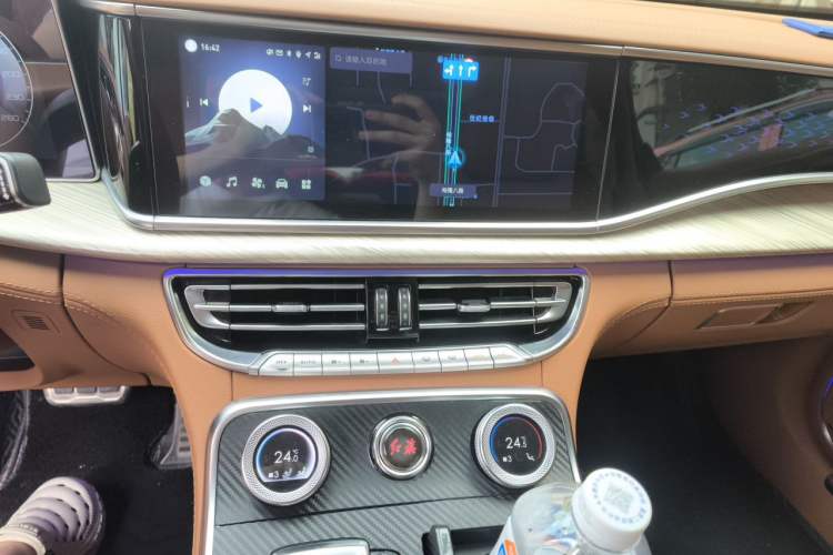 Used Hongqi H9 2020 2.0T Smart Connect Flagship Edition Audio And AC Panel