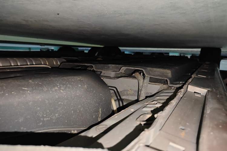 Used Hongqi H9 2020 2.0T Smart Connect Flagship Edition Chassis Rear Left