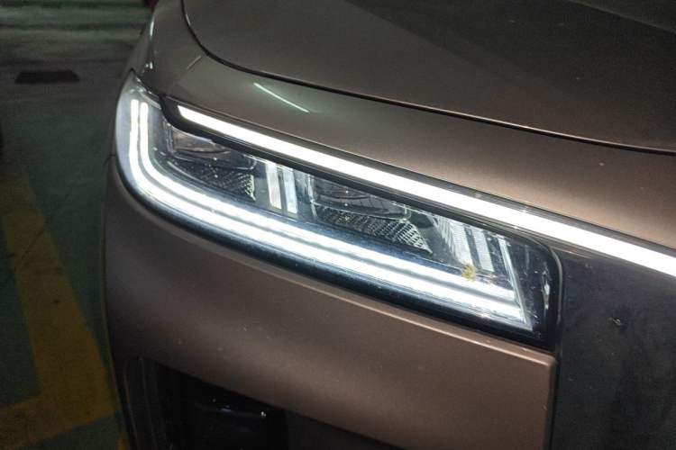 Used Hongqi H9 2020 2.0T Smart Connect Flagship Edition Right Front Headlight