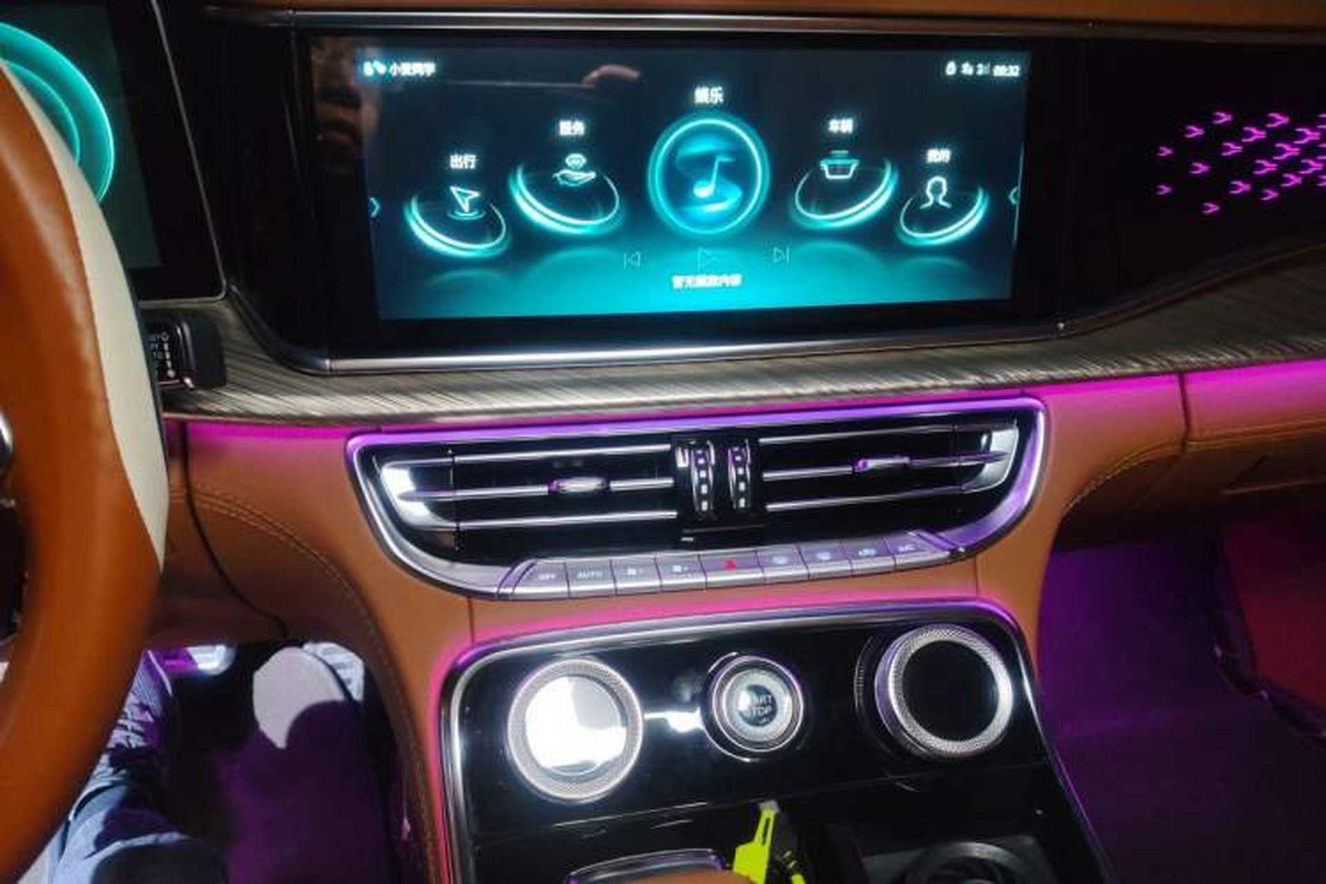 Used Hongqi H9 2020 Revised Version 2.0T Smart Connect Flagship Edition Audio And AC Panel
