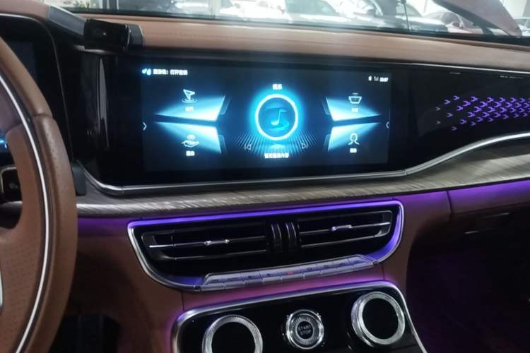 Used Hongqi H9 2020 Revised Version 2.0T Smart Connect Flagship Edition Audio And AC Panel