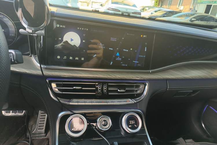 Used Hongqi H9 2020 3.0T Smart Connect Flagship Edition Audio And AC Panel
