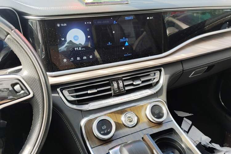 Used Hongqi H9 2020 2.0T Smart Connect Flagship Edition Audio And AC Panel