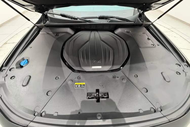 Used Hongqi H9 2020 2.0T Smart Connect Flagship Edition Engine Bay