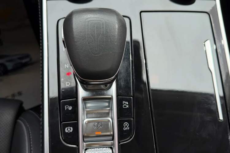 Used Hongqi H9 2020 2.0T Smart Connect Flagship Edition Gear Lever