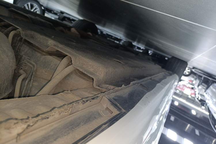 Used Hongqi H9 2020 2.0T Smart Connect Flagship Edition Left Side Sill