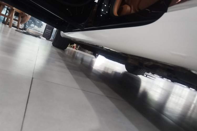Used Hongqi H9 2020 Revised Version 2.0T Smart Connect Flagship Edition Left Side Sill