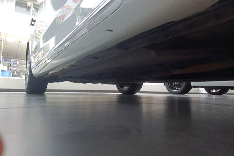 Used Hongqi H9 2020 2.0T Smart Connect Flagship Edition Right Side Sill