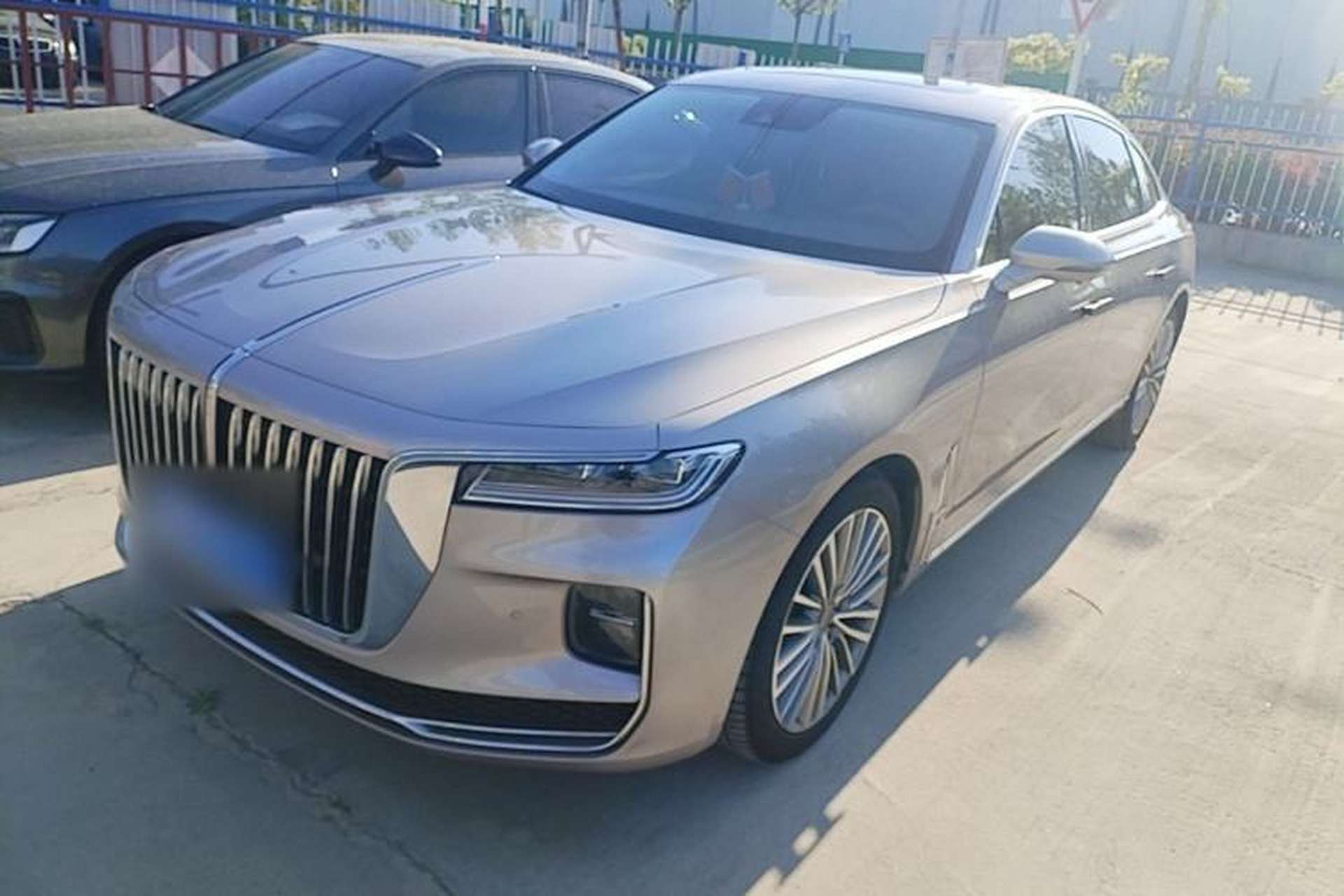 Used Hongqi H9 2020 2.0T Smart Connect Flagship Edition Front Left 45 Deg