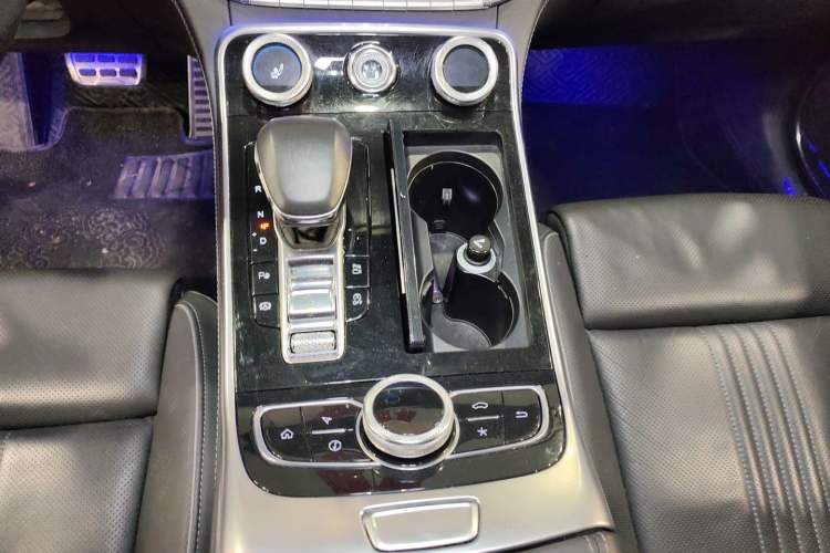 Used Hongqi H9 2020 3.0T Smart Connect Flagship Four-Seat Version Gear Lever