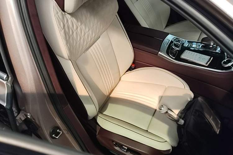 Used Hongqi H9 2020 3.0T Smart Connect Flagship Four-Seat Version Right Front Seat