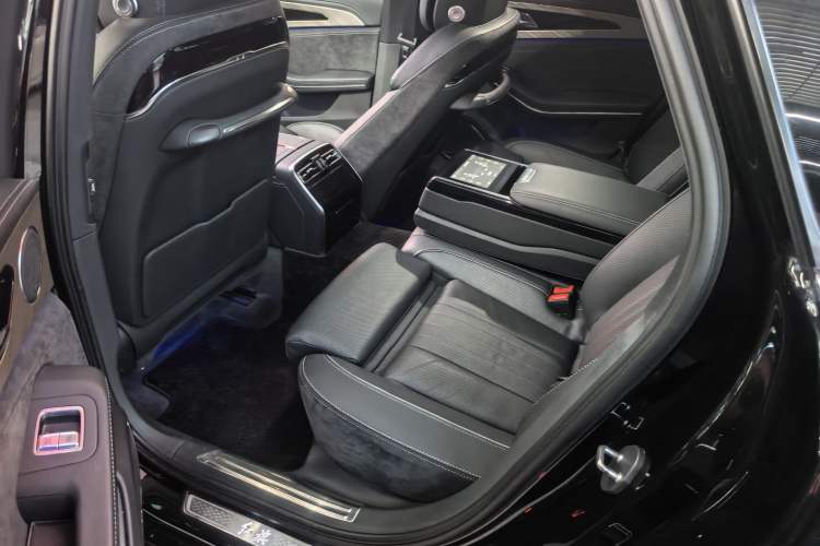 Used Hongqi H9 2021 2.5T Executive Version Interior 2