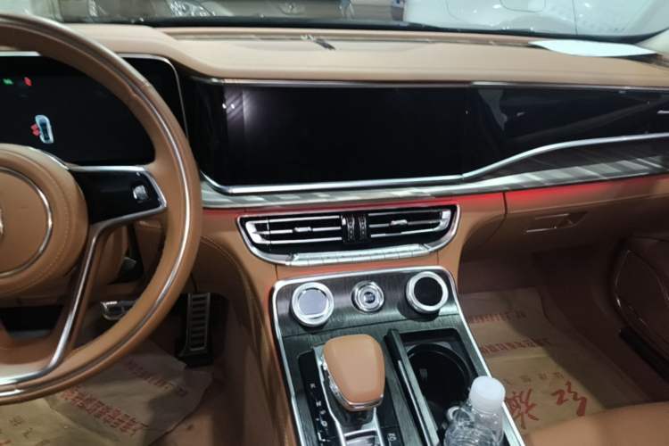 Used Hongqi H9 2022 2.0T Smart Connect Flagship Edition Audio And AC Panel