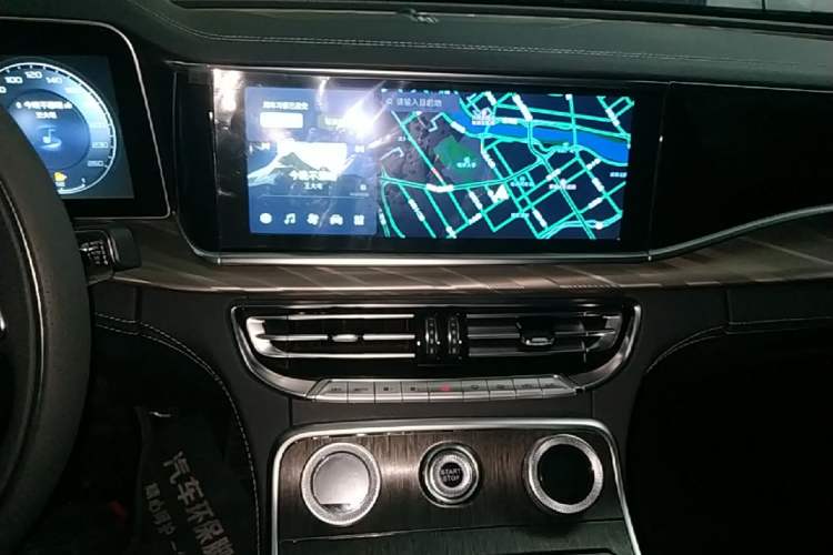 Used Hongqi H9 2022 2.0T Smart Connect Flagship Edition Audio And AC Panel