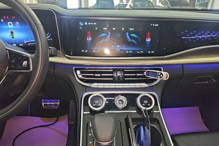 Used Hongqi H9 2022 2.0T Smart Connect Flagship Edition Audio And AC Panel