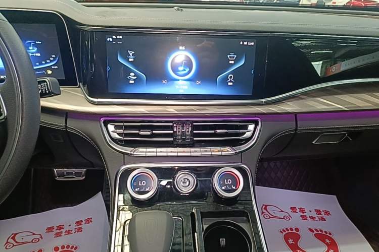 Used Hongqi H9 2022 2.0T Smart Connect Flagship Edition Audio And AC Panel
