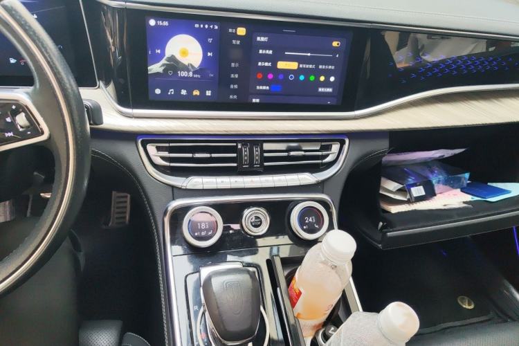 Used Hongqi H9 2022 2.0T Smart Connect Flagship Edition Audio And AC Panel